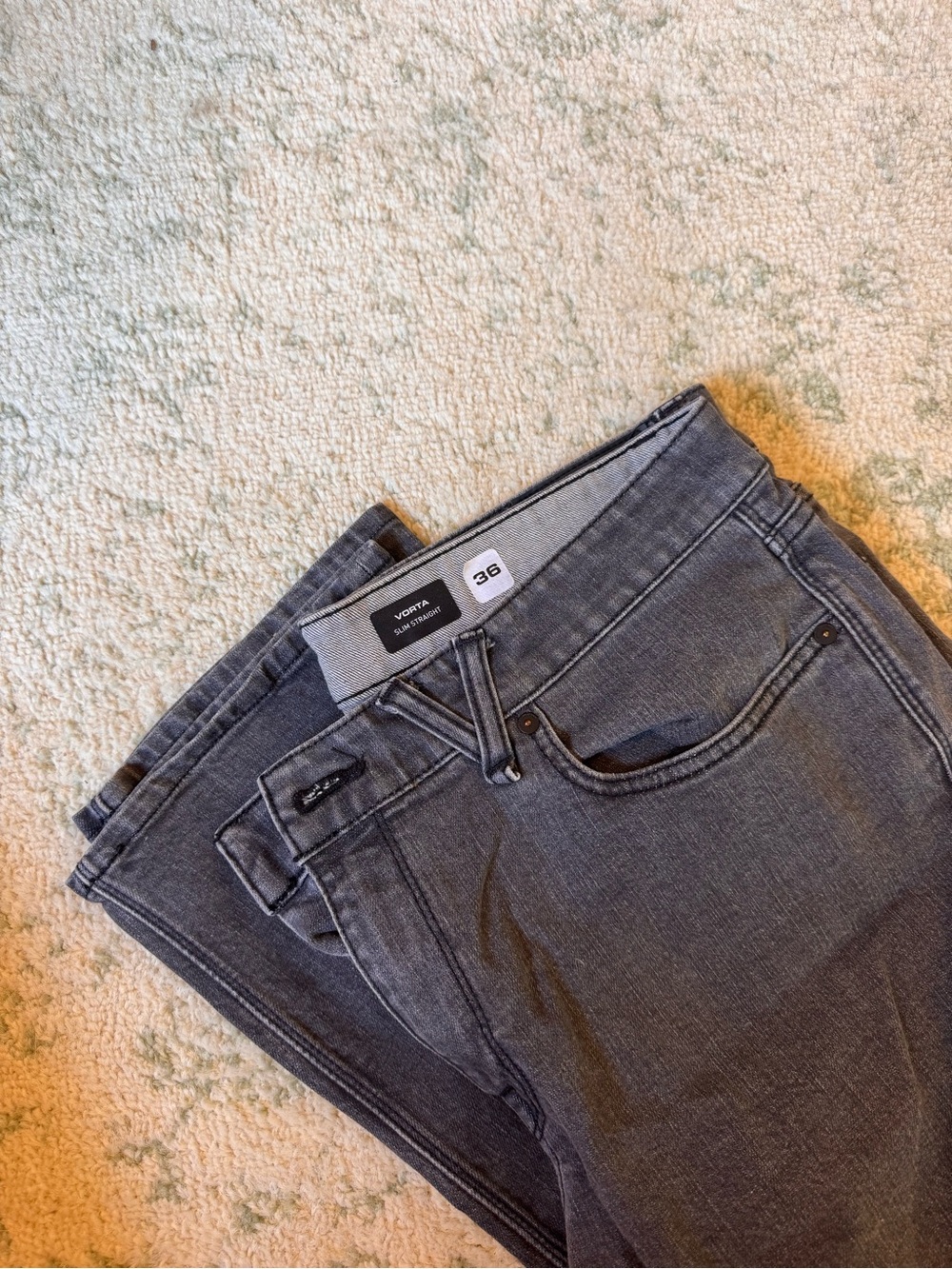 Vigoss Men’s Gray Slim Straight Leg Jeans